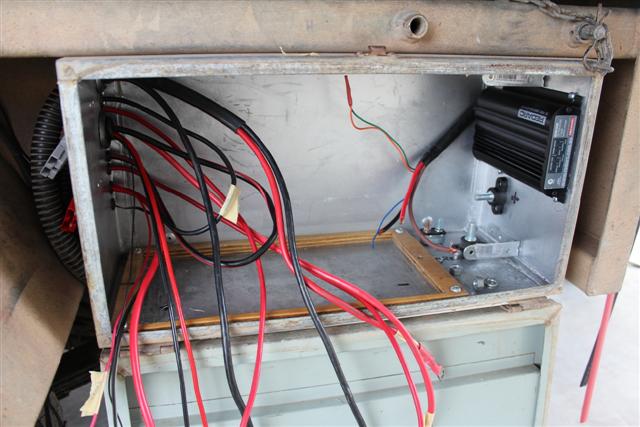 Rob installs a Redarc BCDC1225 charger trailer wiring harness battery 